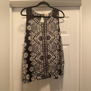 Born Famous. Women’s Black & Cream Lace-Yoke Tank Top. Size 2X.